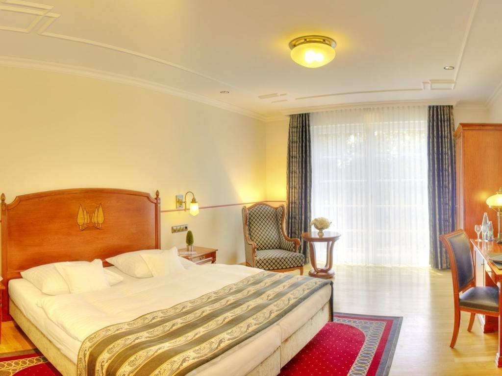 Allee Hotel Нойштадт-ан-дер-Айш Экстерьер фото